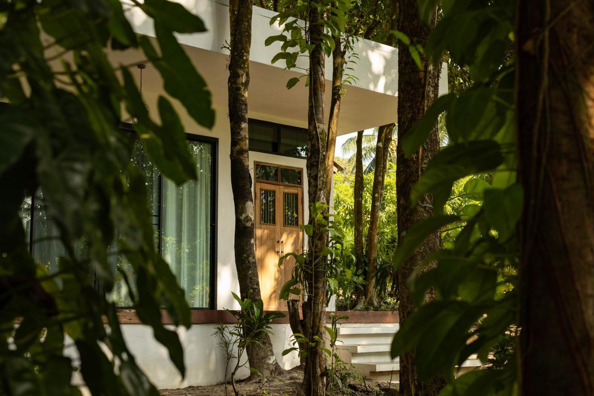 Barefoot Project Formerly Baan Klong Kleng Koh Phayam Exterior photo